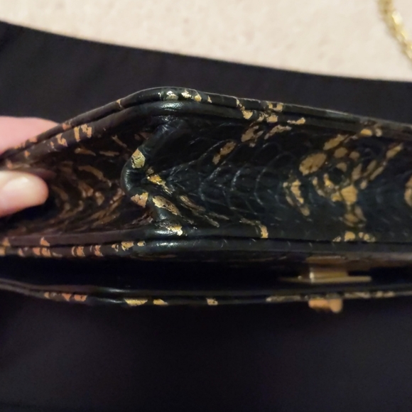 SOLD CHANEL*RARE* Paris-New York 2019 Graffiti WOC - Picture 13 of 16